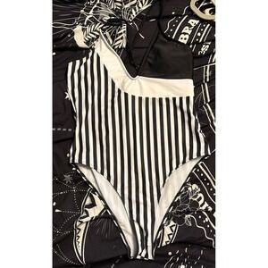Women's Black‎ & White Stripe Hi Leg V Neck Halter One Piece Swimsuit, Large